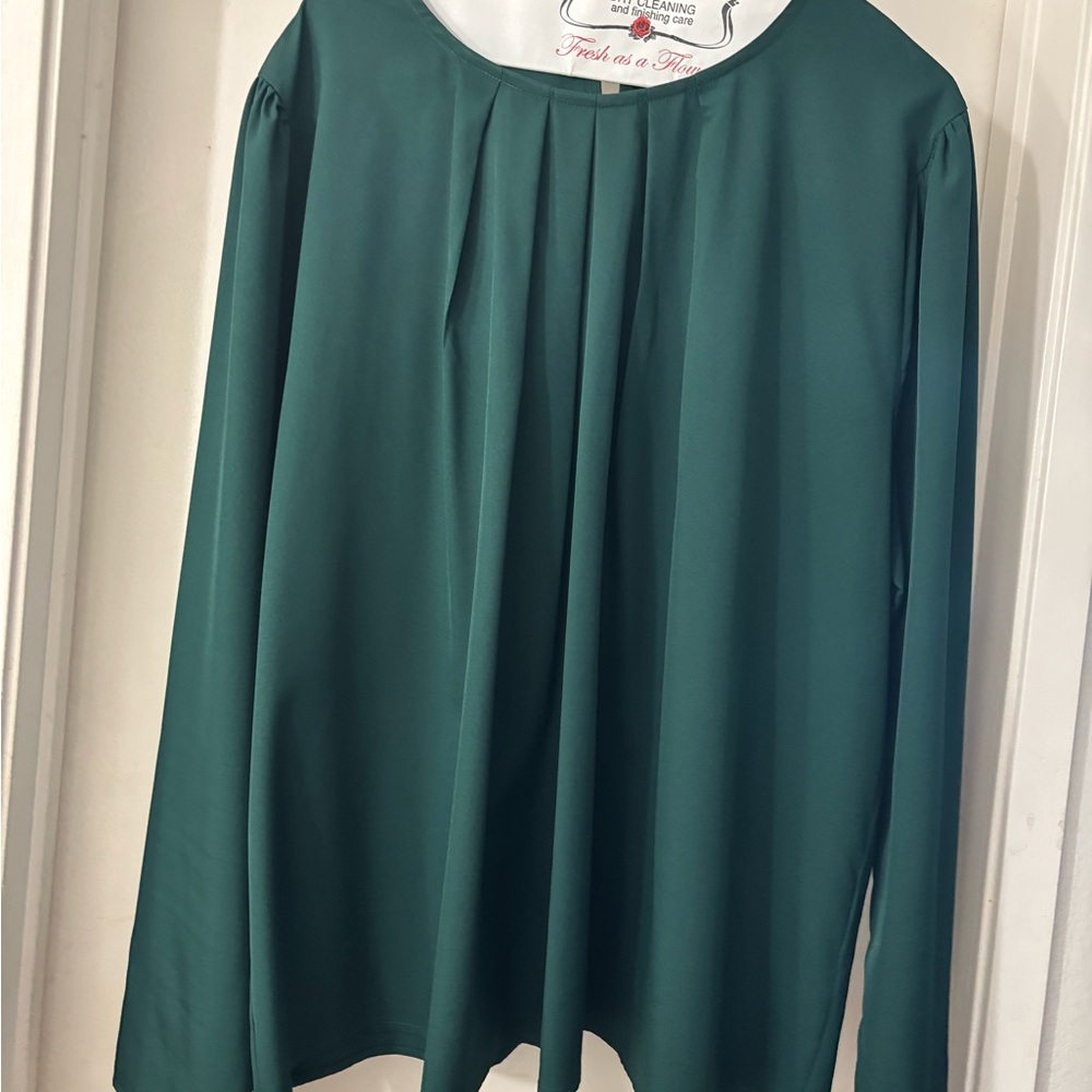 NEW WITHOUT TAG Green Women's Top